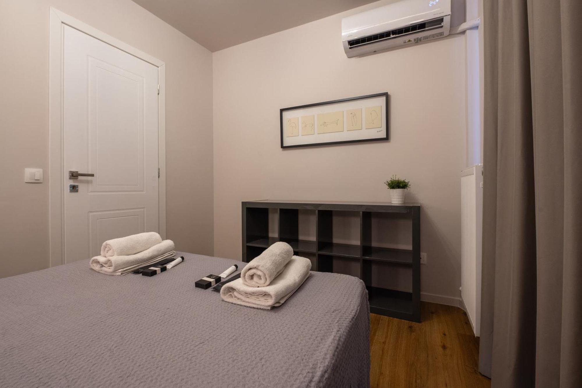 Live Life Plaka Apartment Atene Esterno foto