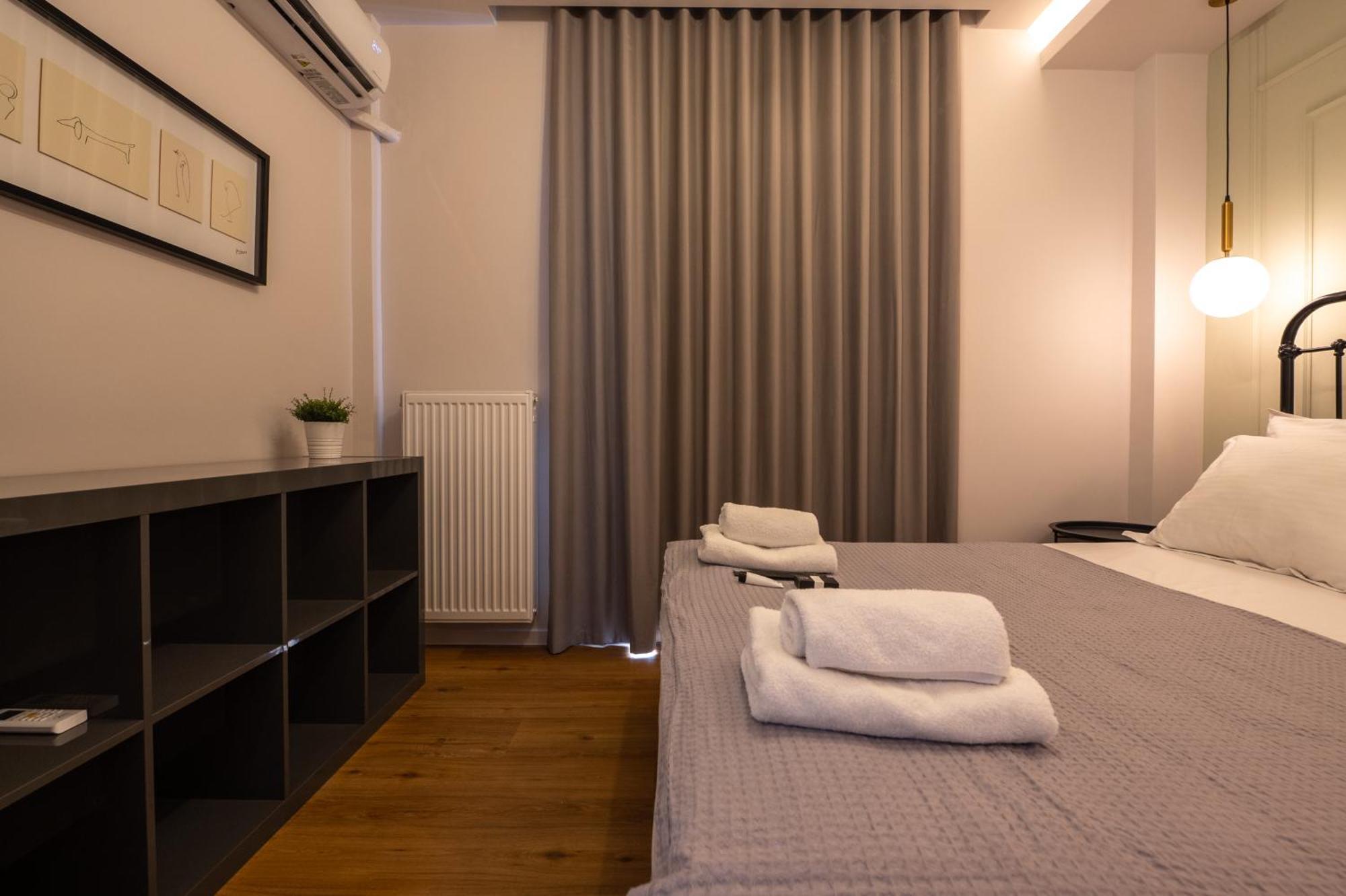 Live Life Plaka Apartment Atene Esterno foto