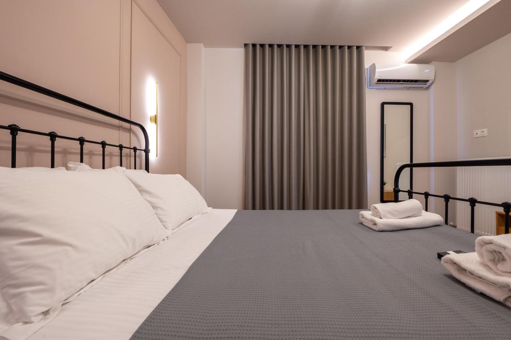 Live Life Plaka Apartment Atene Esterno foto