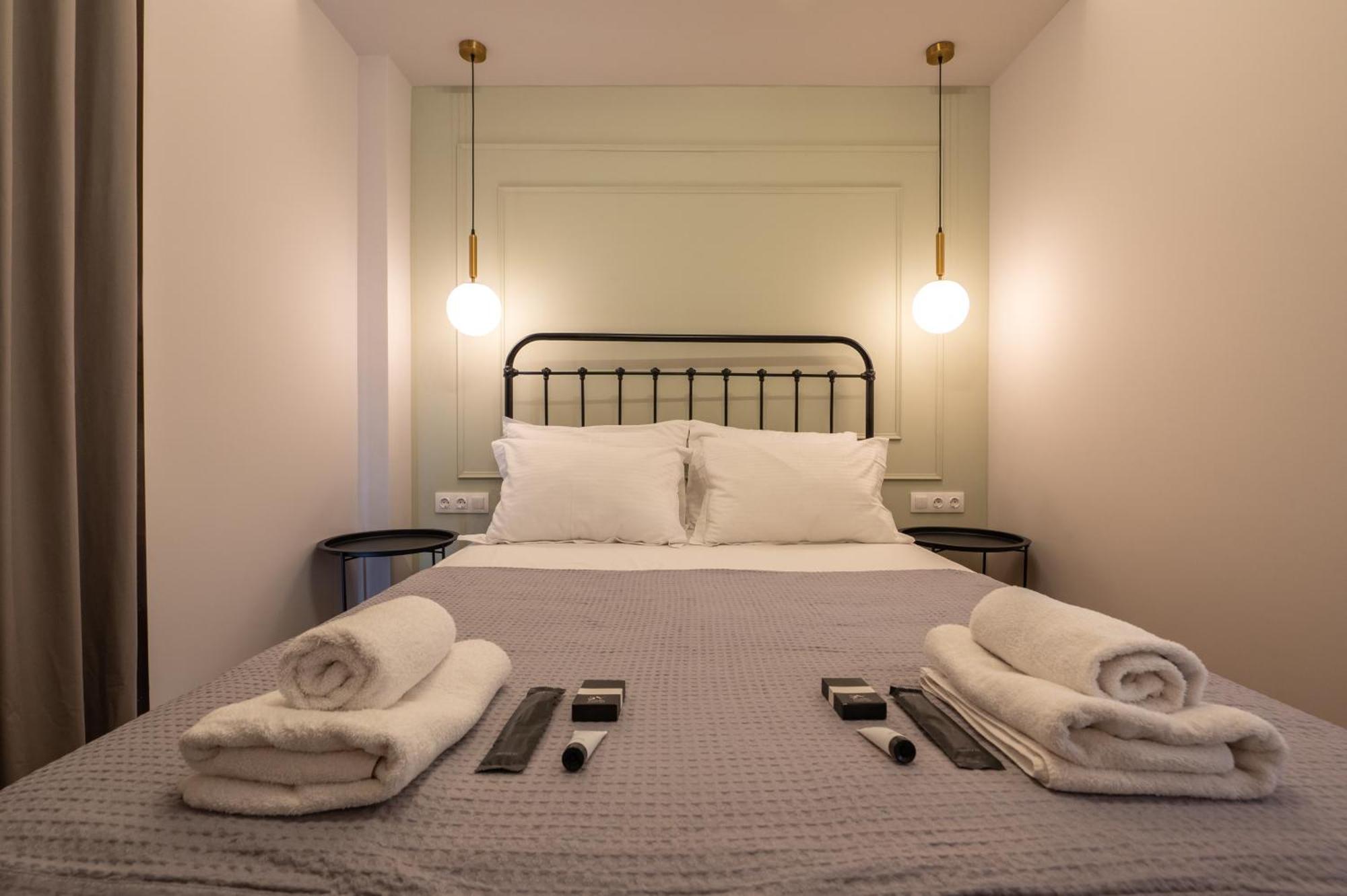 Live Life Plaka Apartment Atene Esterno foto