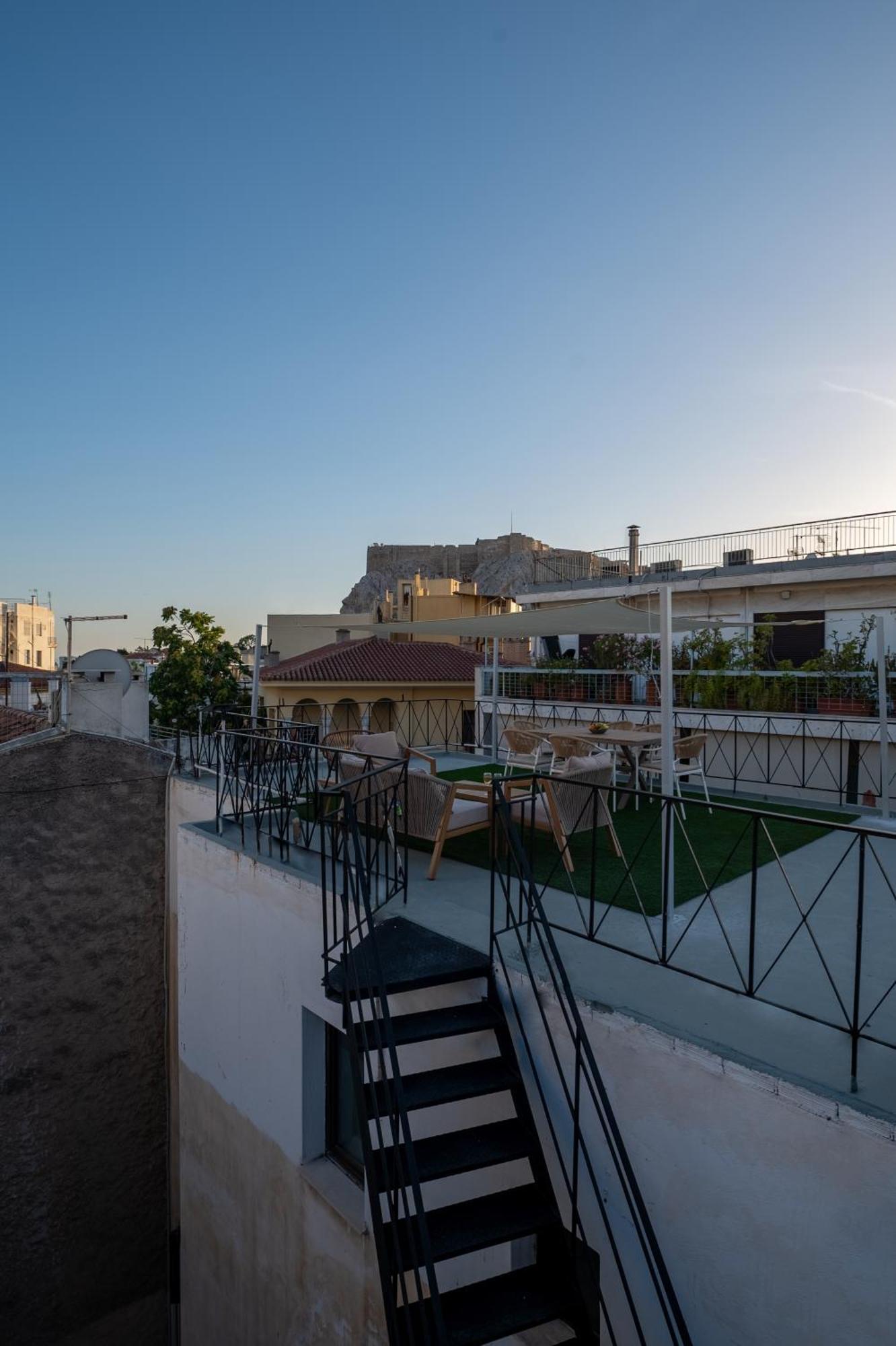 Live Life Plaka Apartment Atene Esterno foto