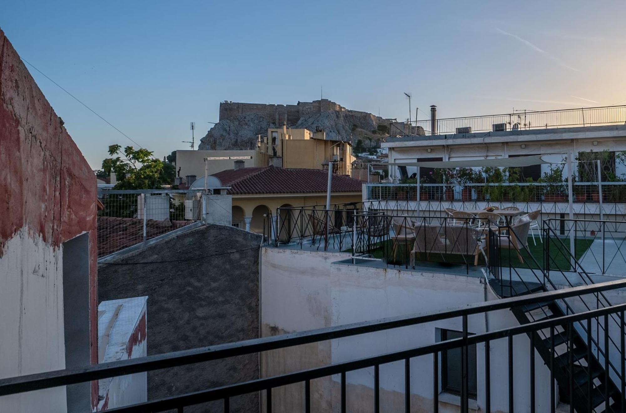 Live Life Plaka Apartment Atene Esterno foto